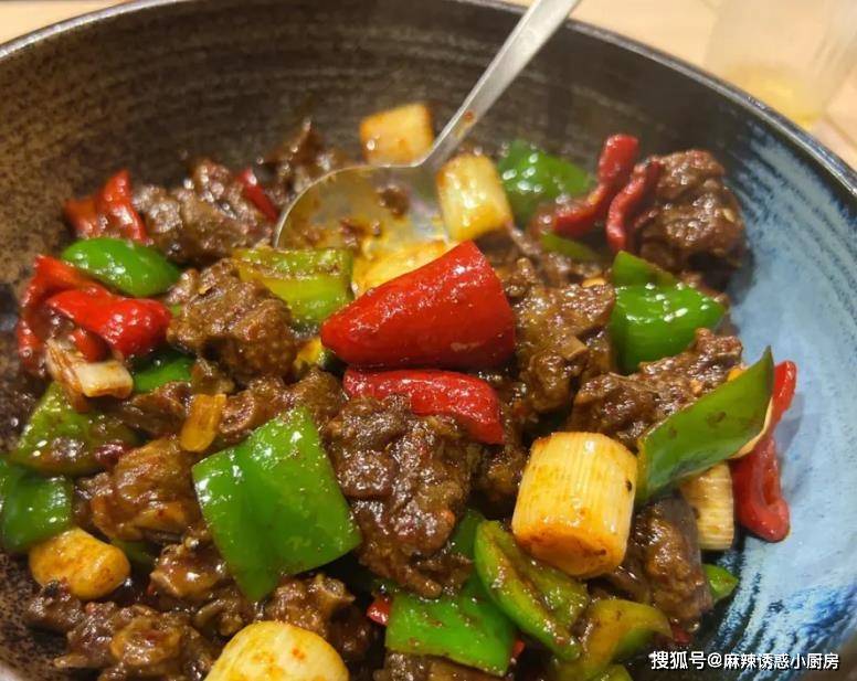 鸡蛋加肉末，卷一卷、蒸一蒸，寓意吉祥的年夜菜，来年讨个好彩头