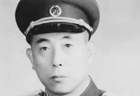 金日成访华，一少将突然搂住他的脖子，周恩来怒批：他已不是营长