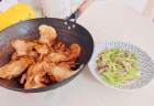 孩子想吃地锅鸡，我自己炒个芹菜就好