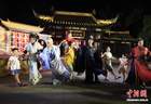 探访成都五凤溪古镇龙吟天城 古风NPC夏夜沉浸式互动引游人