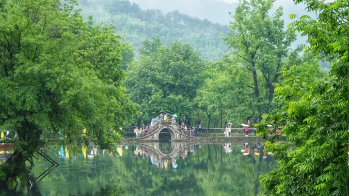 2026黄山避暑旅游攻略:住进黟县古村,邂逅24℃夏天