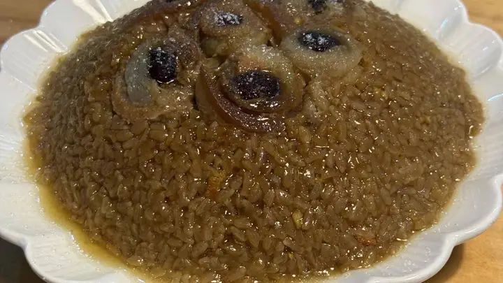 《时光里的甜味记忆：一碗龙眼肉，藏着最朴实的家宴温情》