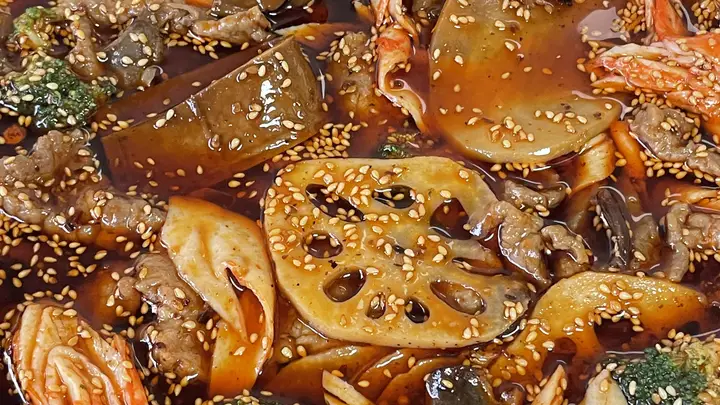 这锅钵钵鸡,在家就能实现自由