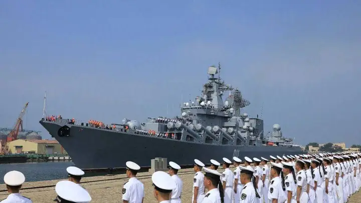 中俄兵力已集结完毕，两军将同时出动最强战舰，要拿日本狠狠立威！