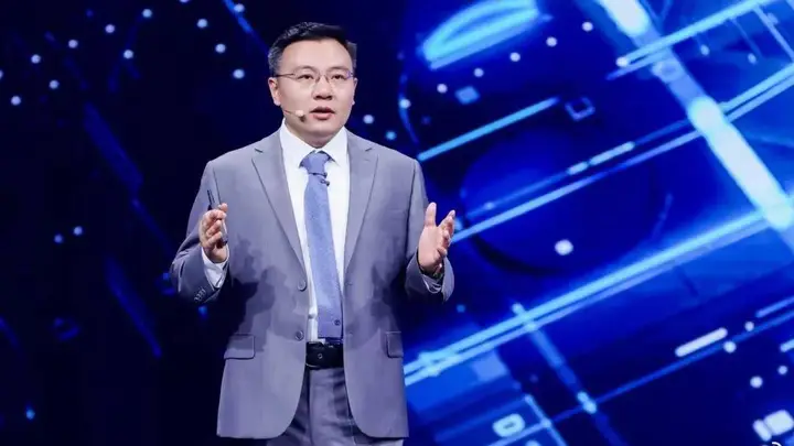 许家印的“首席军师”任泽平，爆在付费群里