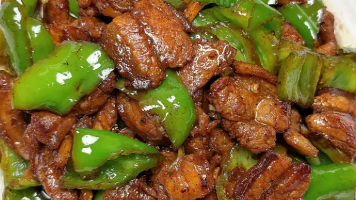 旺火煎煮，一่อย辣味与鲜香相融