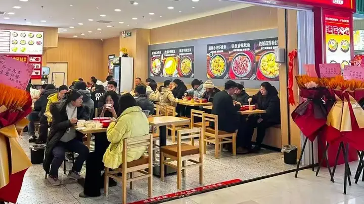 平价西餐风暴来袭,快餐店逆势火爆