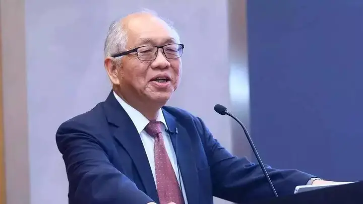 丘成桐将于[具体时间]发布撰文贺王虹邓煜获奖内容 共贺数学界高光时刻