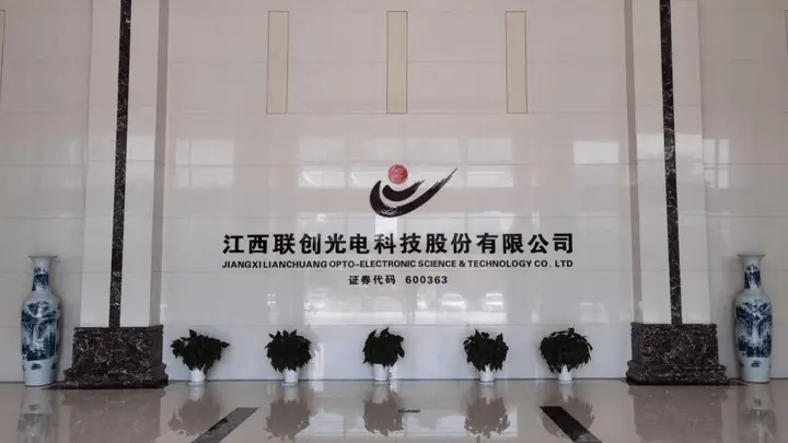 一日“五难临门”,百亿光电龙头两连跌停