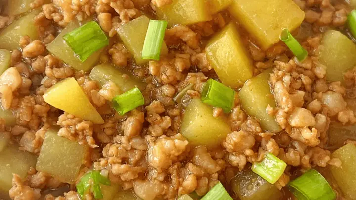 肉沫炒土豆丁:一勺酱汁裹满米饭的家常烟火气