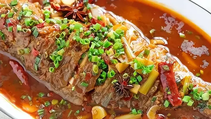 鱼腥味最怕的不是料酒,而是这3种调料,炖鱼时放点,鲜嫩不腥