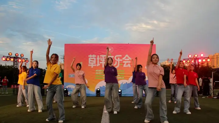 枣庄职业学院时光集市暨草坪音乐会圆满落幕