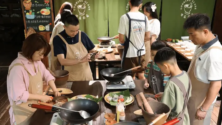 彩云之南:暑期喜迎八方客