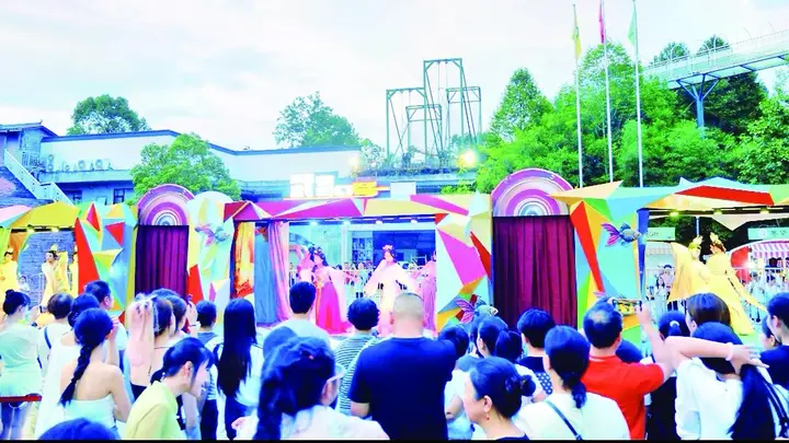 非遗盲盒预热秀,武夷山游客“提前入戏”