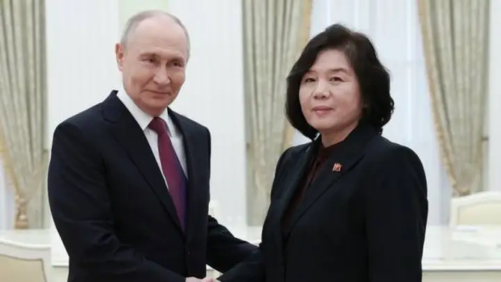普京会见朝鲜外相崔善姬,感谢朝鲜协助俄军解放库尔斯克州