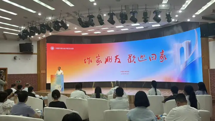 文学之光：38位作家共话初心，点亮创作远方