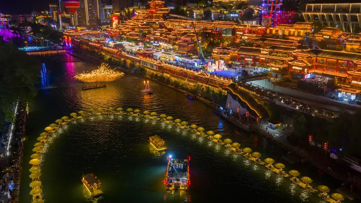 湖北宣恩:河畔夜生辉