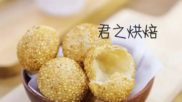 2024年X月X日(或根据实际时间)石泉厨房小课堂:空心麻团炸制启幕,掌握火候解锁外酥内软秘方