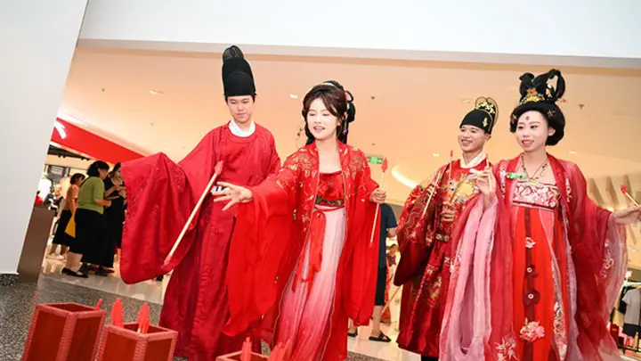 大渡口区汉服集体婚礼续写七夕家风新韵
