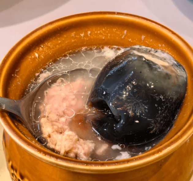 街头热门皮蛋肉饼汤，家常步骤轻松复刻本地味道