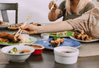 在外就餐,主动调整点菜减少重油重盐菜品