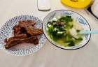 一菜一汤，母女俩的一餐，吃很饱