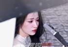 王楚然穿白裙吹泡泡 眉眼低垂温婉动人