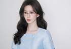 刘诗诗戴眼镜化身高知女神，蓝色连衣裙尽显温柔优雅