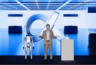 荣耀机器人手机Robot Phone亮相!手机不应是“无聊黑色方块”