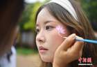 云南普者黑：游客泛舟赏花欢庆“花脸节”