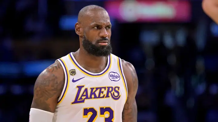 Shams:詹姆斯将继续NBA生涯 下赛季告别湖人去他队效力