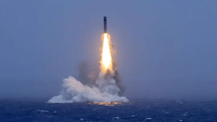 中国战略核潜艇一发打进南太平洋,8000公里精准命中, 美国却突然安静了!