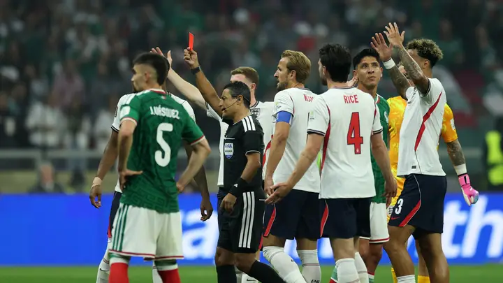 FIFA官方公告宽萨战墨西哥染红禁赛2场 无缓刑立刻执行