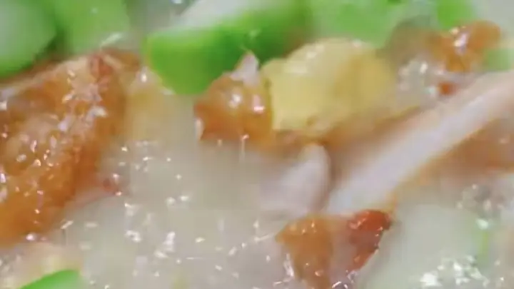丝瓜鸡蛋汤:清润暖胃
