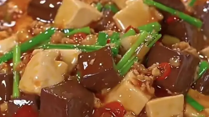 [今日食味预告] 麻辣鲜香猪血烧豆腐 某厨教您炒出嫩滑入味好滋味