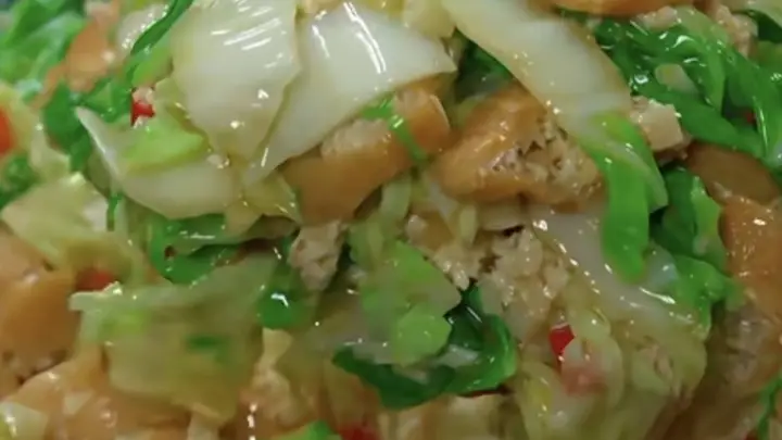 白菜焖油豆腐:鲜香浓郁 清甜爽口