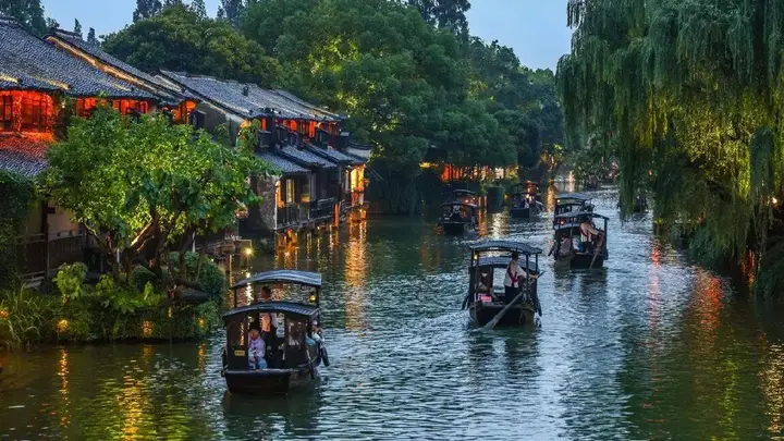 近二十位文旅从业者：暑期游客预算收紧，赚钱更难