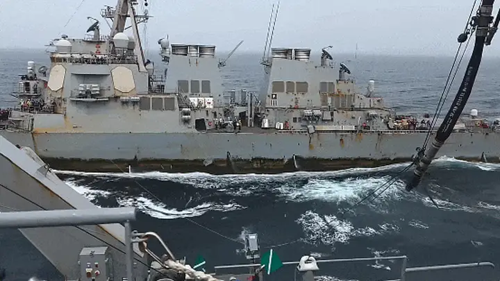 美国“伯克”驱逐舰,全舰停电4天,瘫在中国黄岩岛附近被围观?发生了什么?