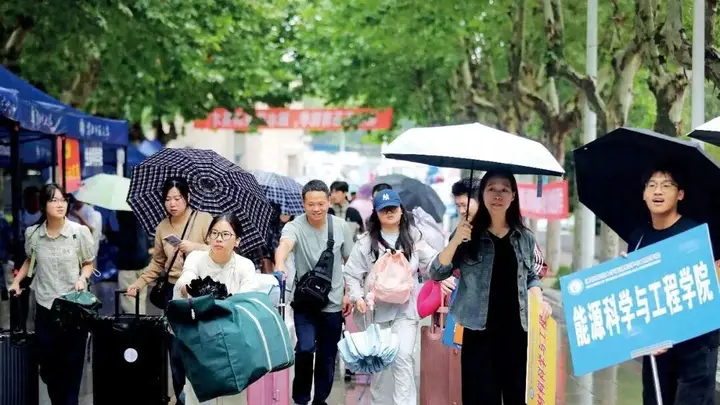 湖北缩水超一半!多地教师缩招