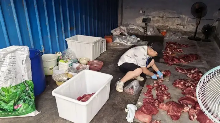 挂“牛头”卖猪肉 ,四川什邡警方打掉一跨区域制假售假团伙