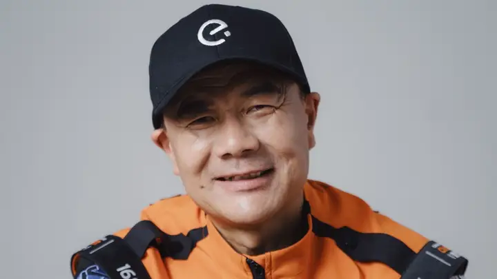 淘宝闪购城市骑士代言人王计兵 获得鲁迅文学奖