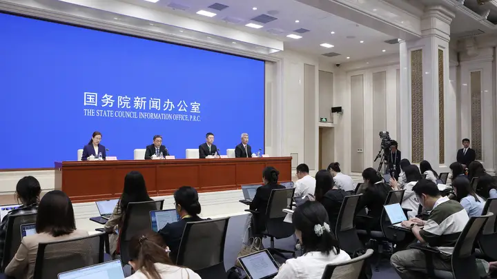 人民币汇率怎么稳?央行回应来了