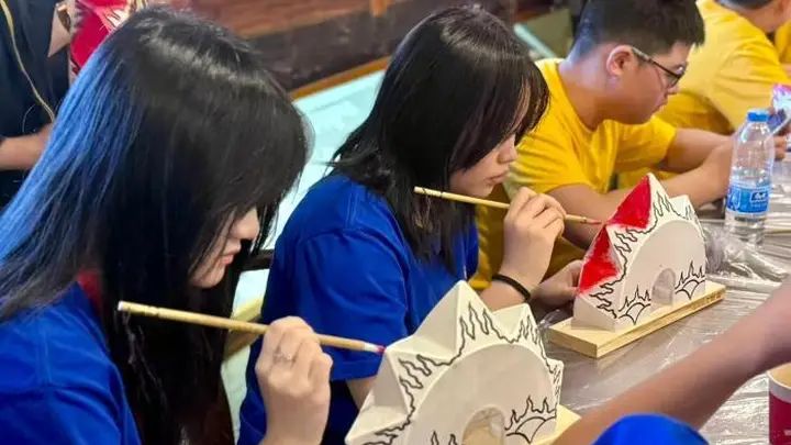 23国华裔青少年走进浙江浦江:上手试试才能不虚此行