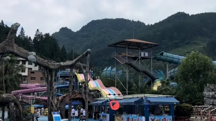 人直接飞了出去?游客称在贵州桃源河坠落受伤,景区:已赔付