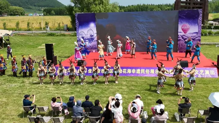 佳木斯市郊区达勒花海举办赫哲非遗活动