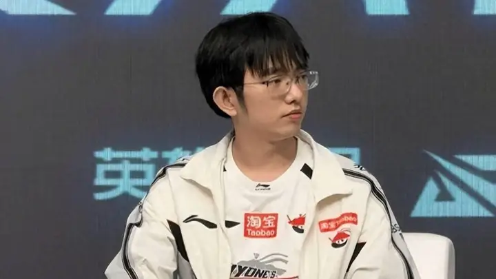 AL官宣圣枪哥离队,从试训新人到解约老人,只用7天光速走完流程
