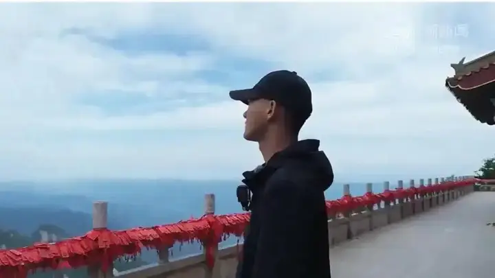 老君山月薪6万的神仙岗位到期,001号云海观察员下山,景区:后续或推不同主题体验员活动