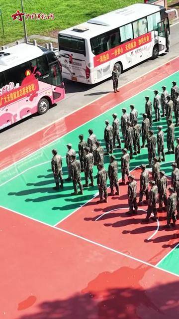 驻地血库告急！武警官兵第一时间组织无偿献血