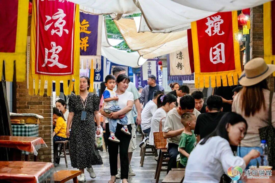 盛夏袁家村：青瓦流清泉，非遗伴烟火，古今两相宜